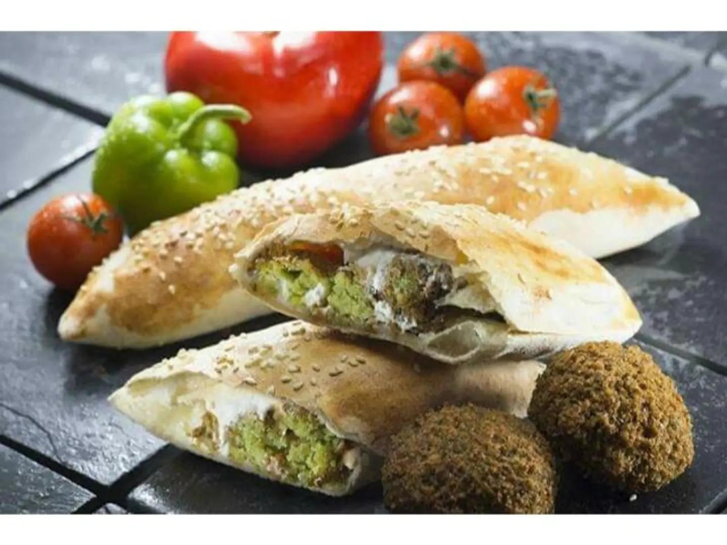 فطيرة لبنة بالفلافل