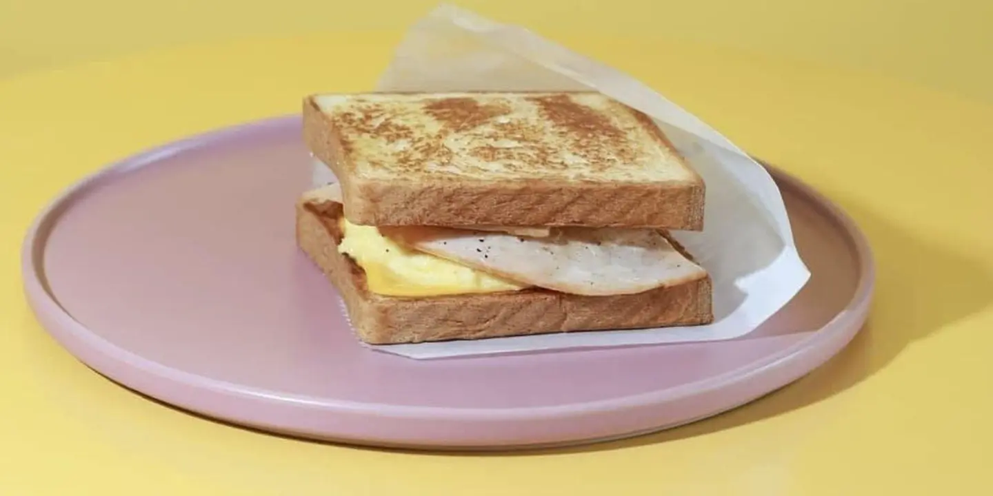 توست بيض جبنة فيتا