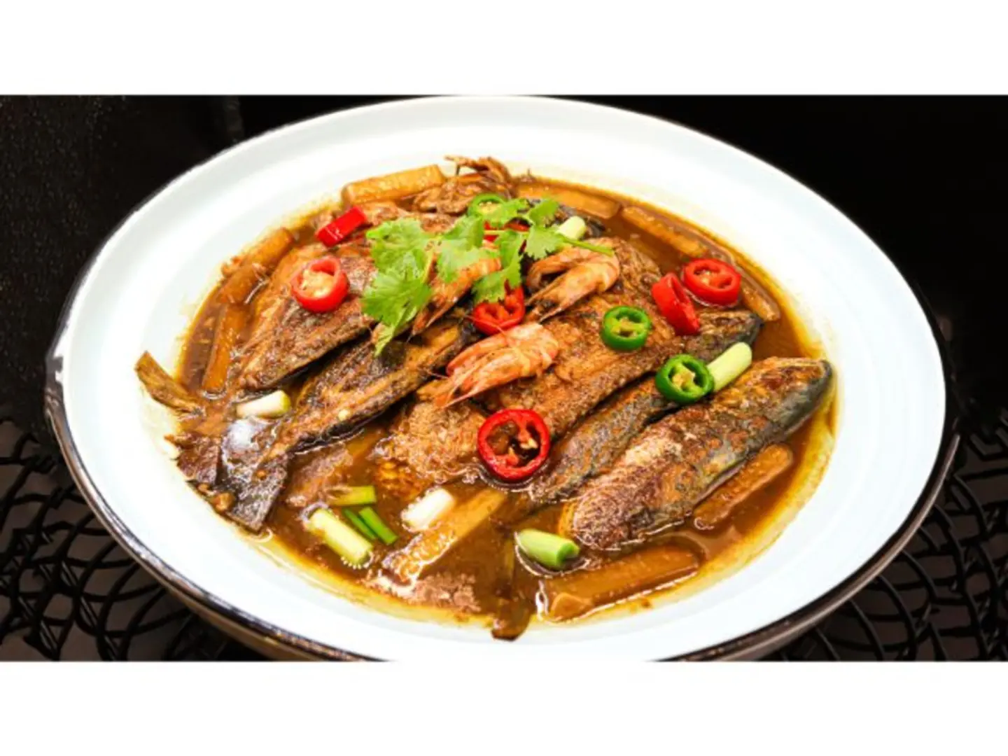 سمك مشكل مطهو على طريقة تايتشو