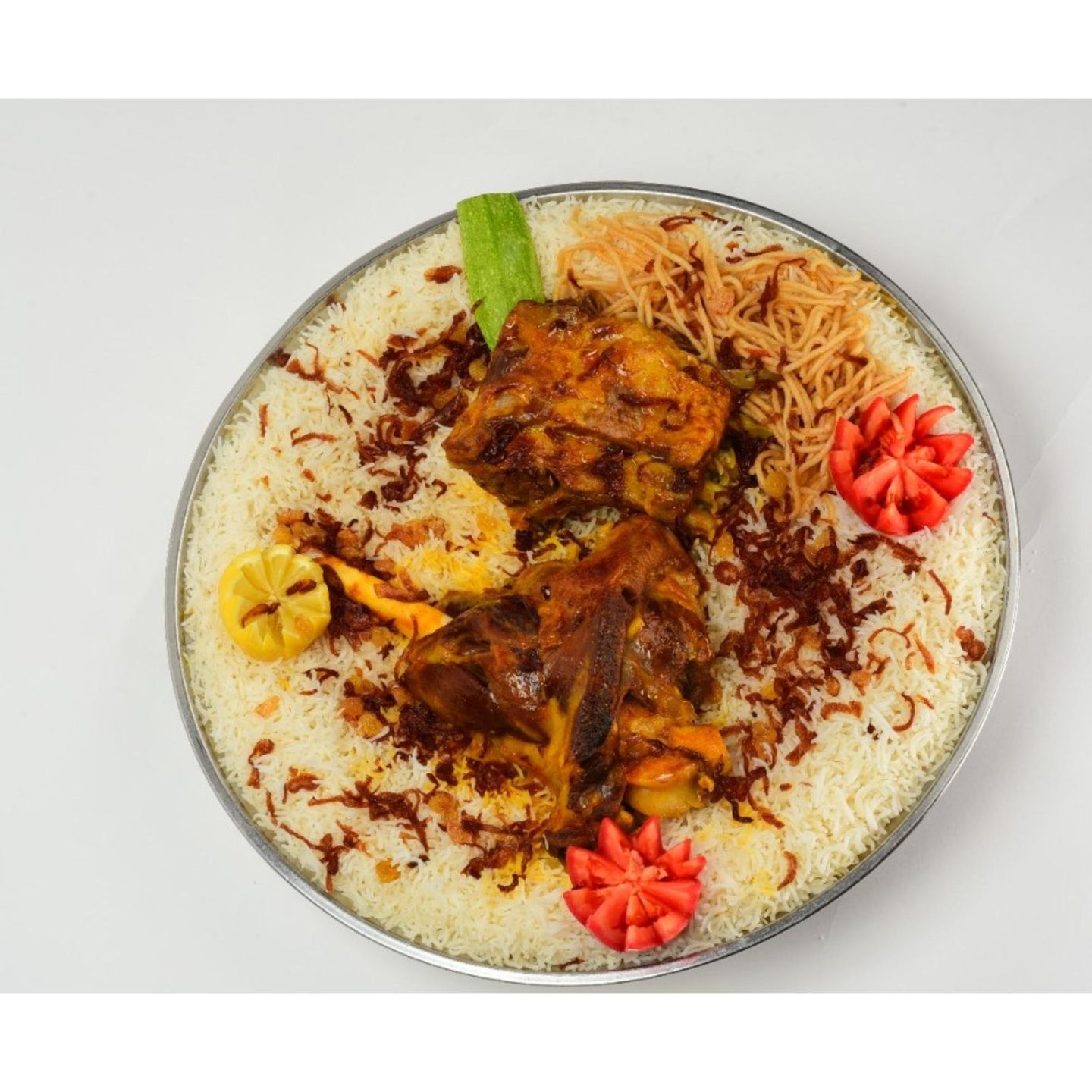 صحن وليمة مع رز