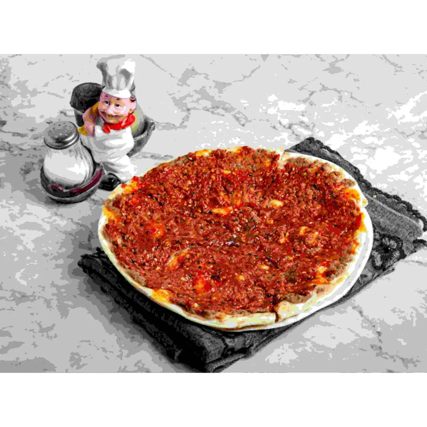 مناقيش محمرة