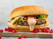 برجر لحم طازج رمان