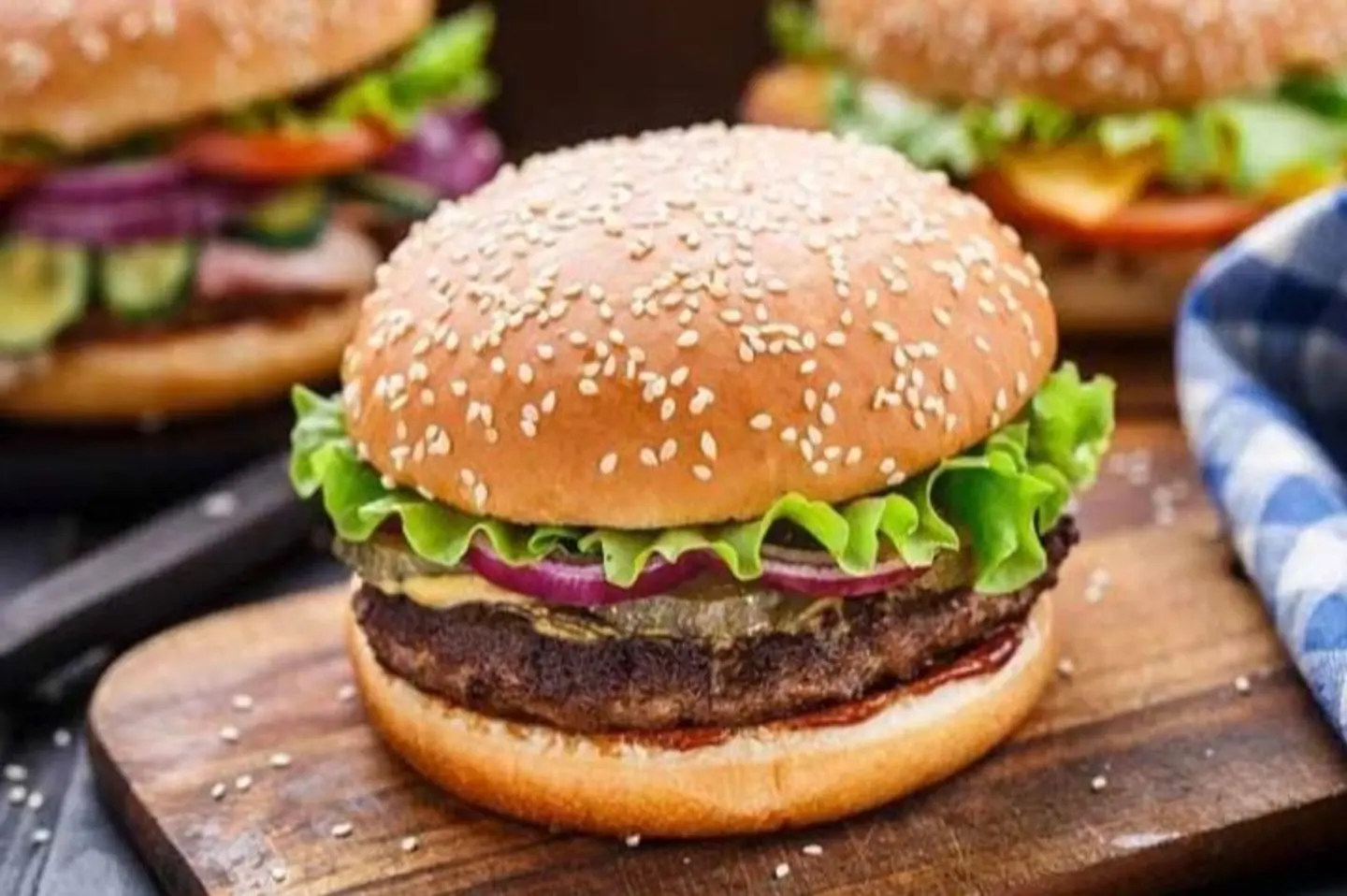 ساندوتش برجر دجاج مع الجبن