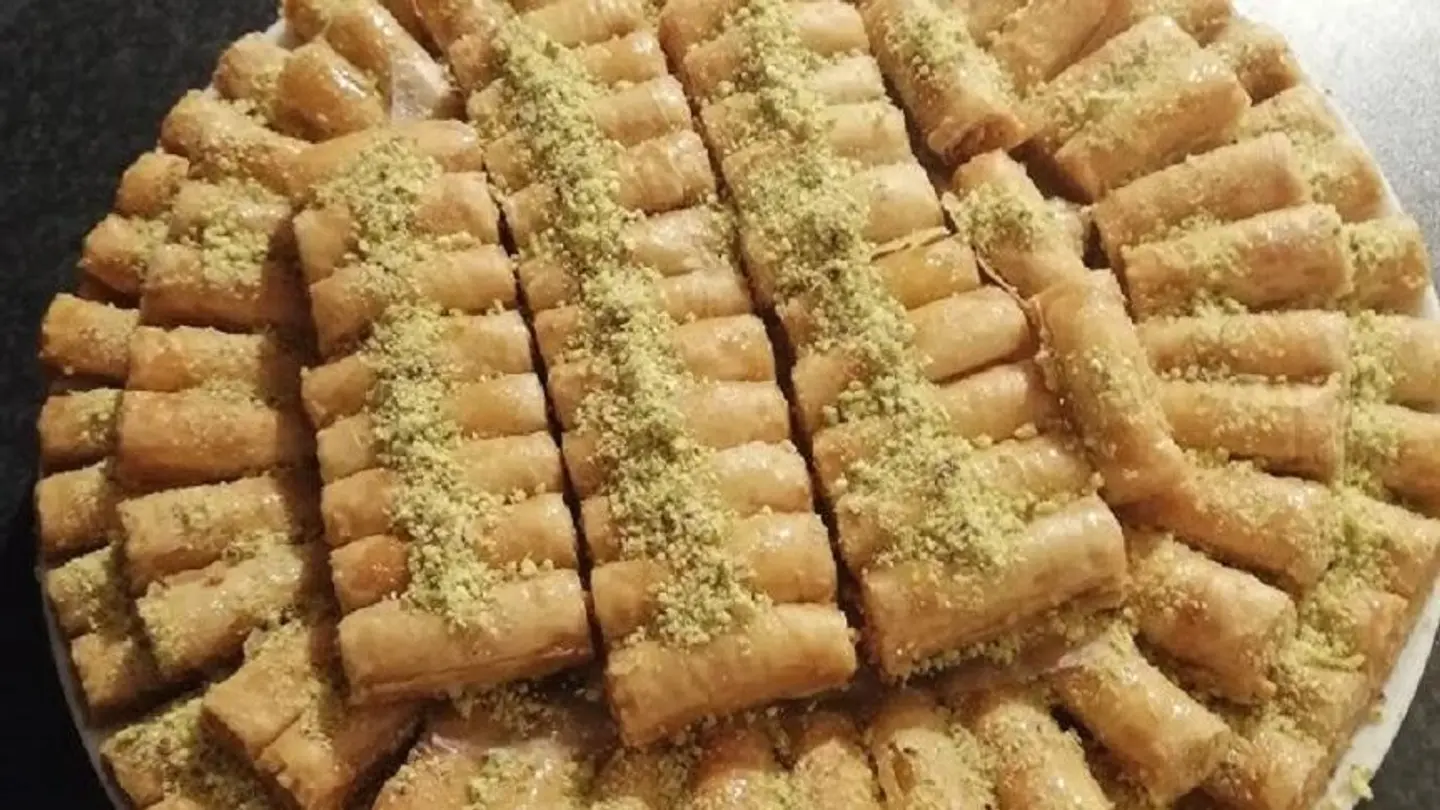 Date Ghraybeh With Savory Mix