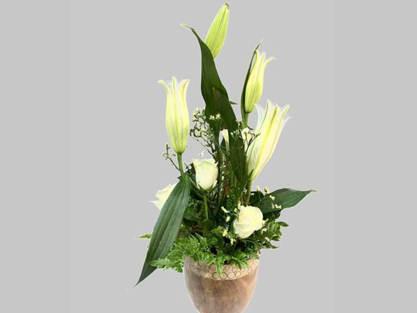 Excellent Wooden Base With Natural Roses