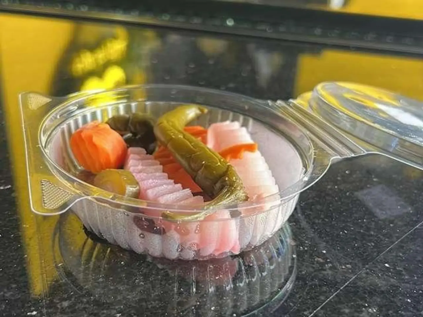 علبة مخلل مشكل