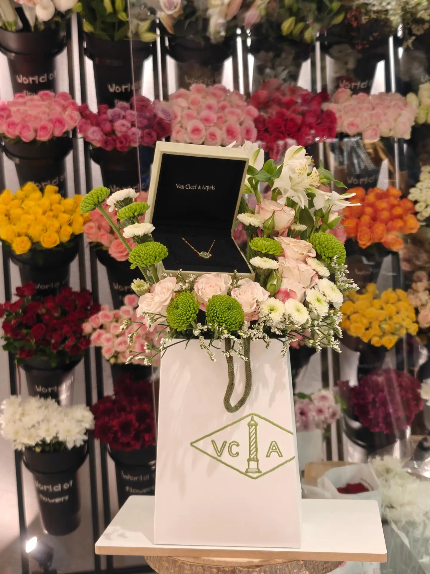 Van Cleef Necklace With Natural Roses