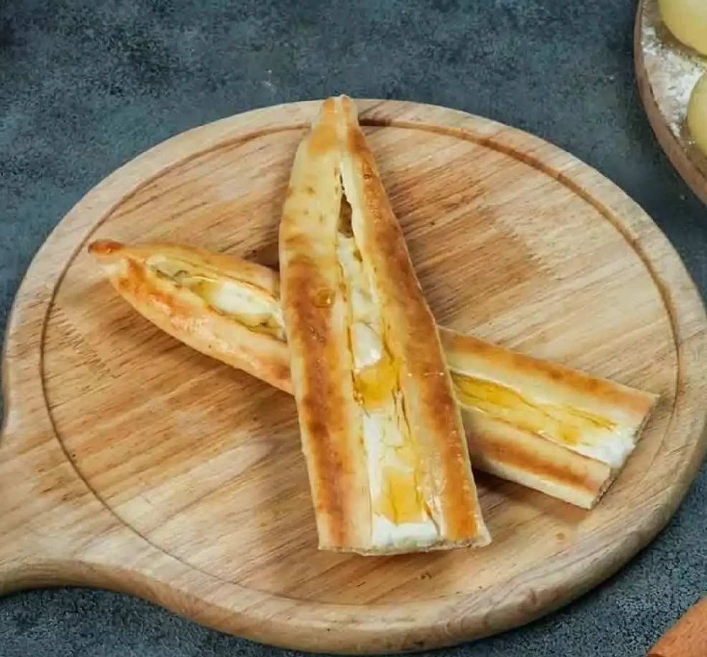 جبنة مع عسل