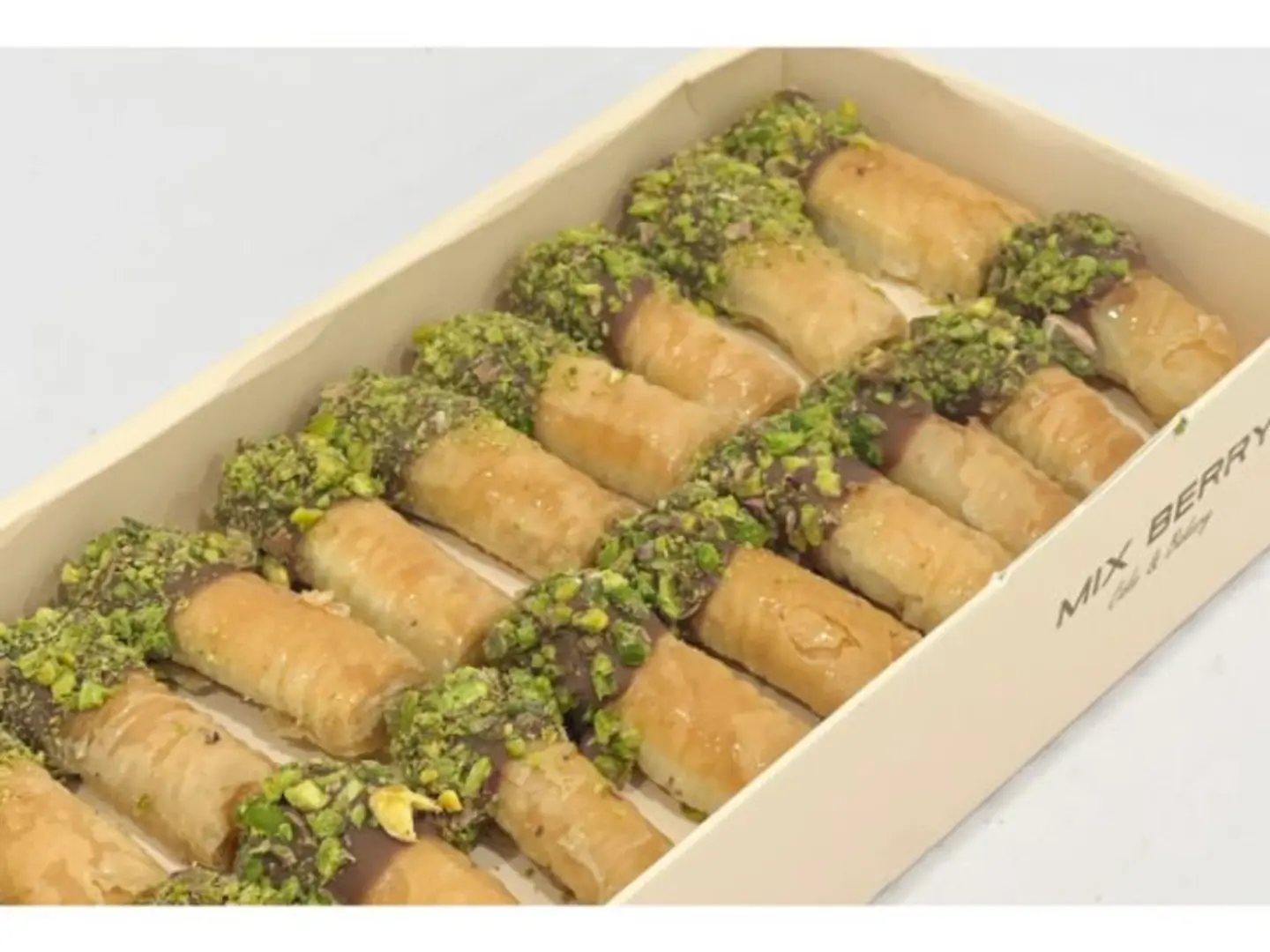 بوكس بقلاوة فستق اصابع شوكولاته 250 جرام