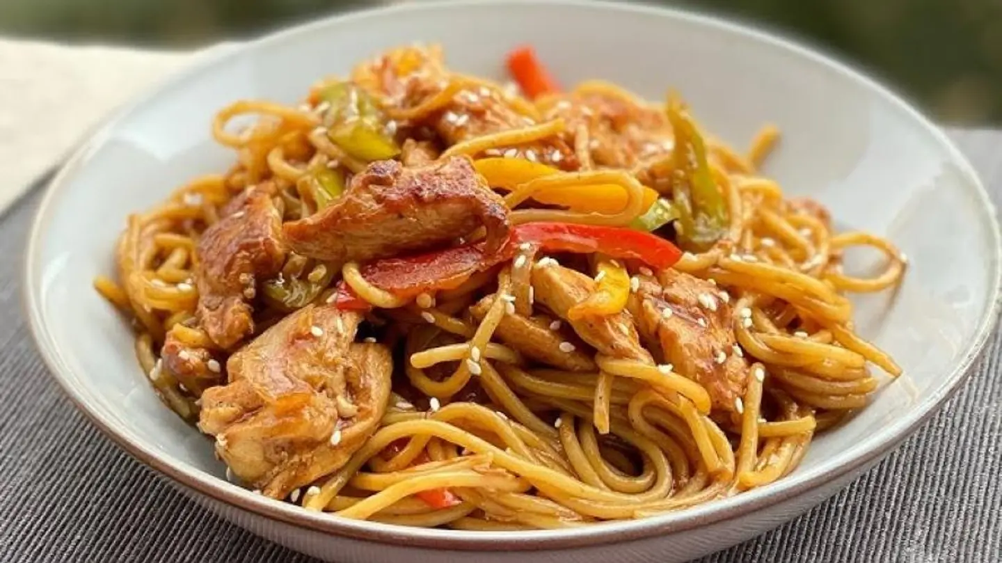 Qaf Noodles With Chicken