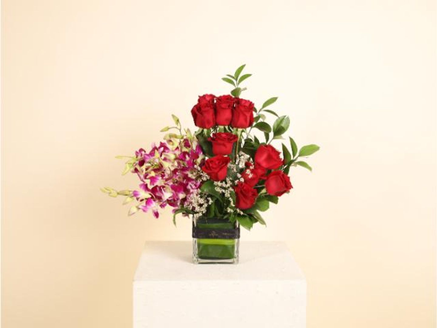 Roses Vase With Orchid