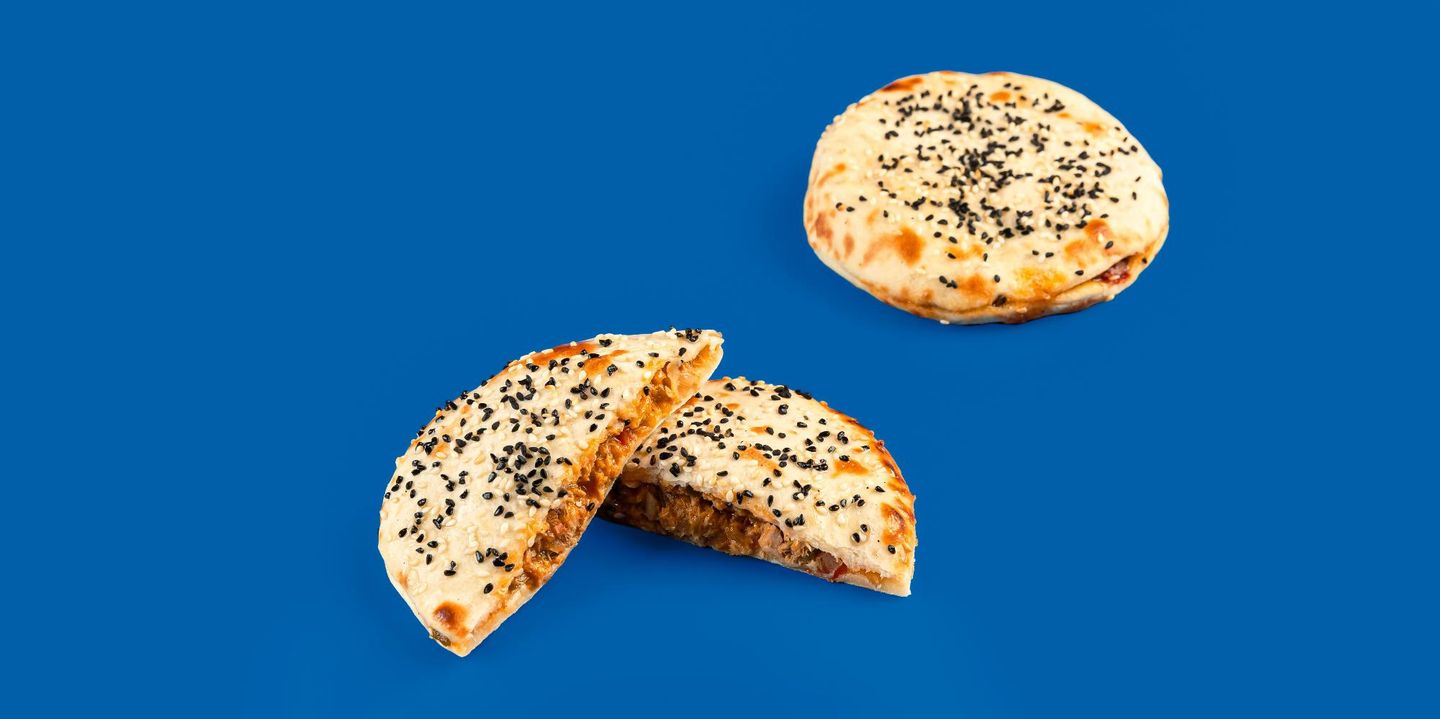 عيش مدور تونة مكشنة