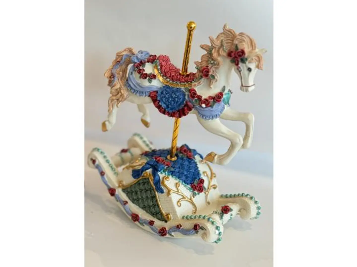 تحفة موسيقي حصان أزرق