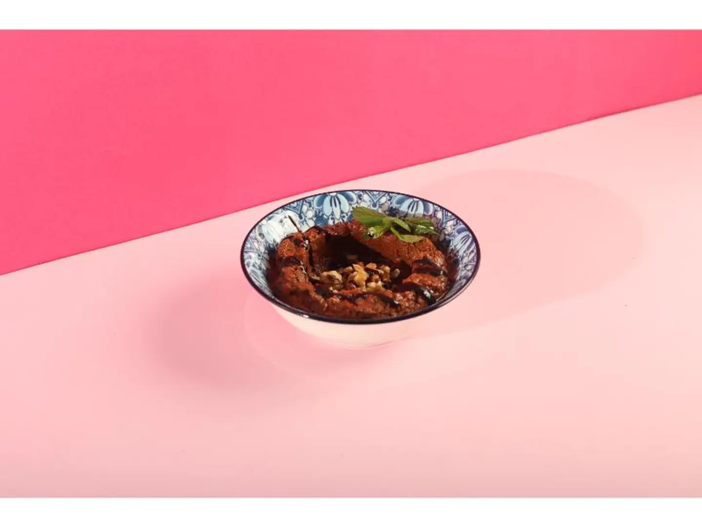محمرة مع الجوز