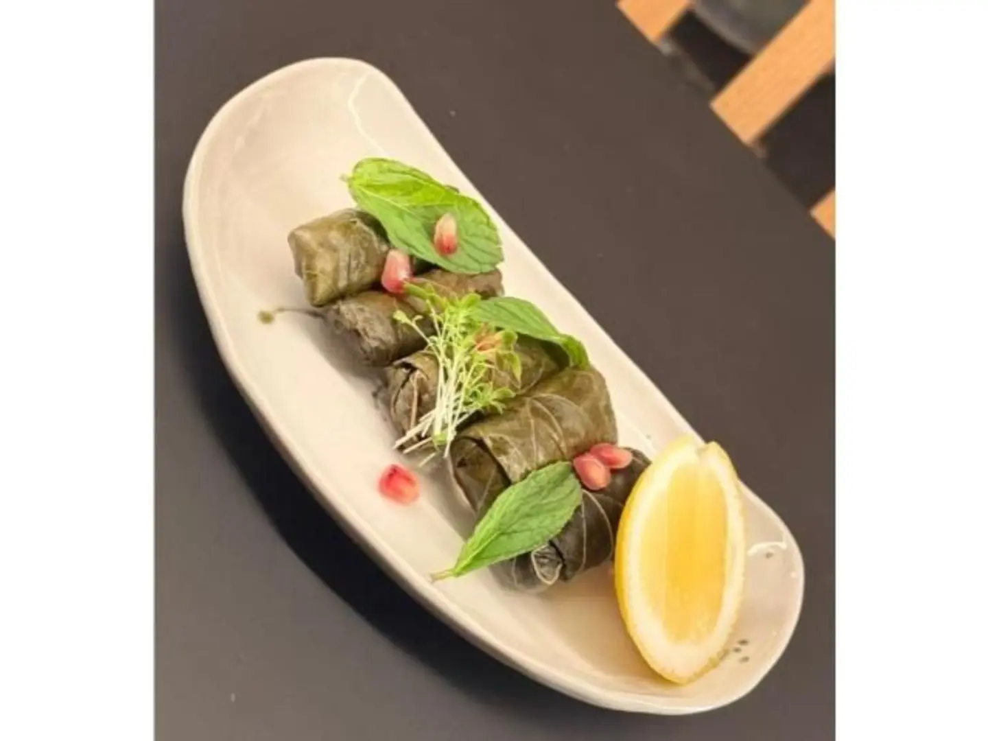 Kobe Grape Leave Maki 4pcs