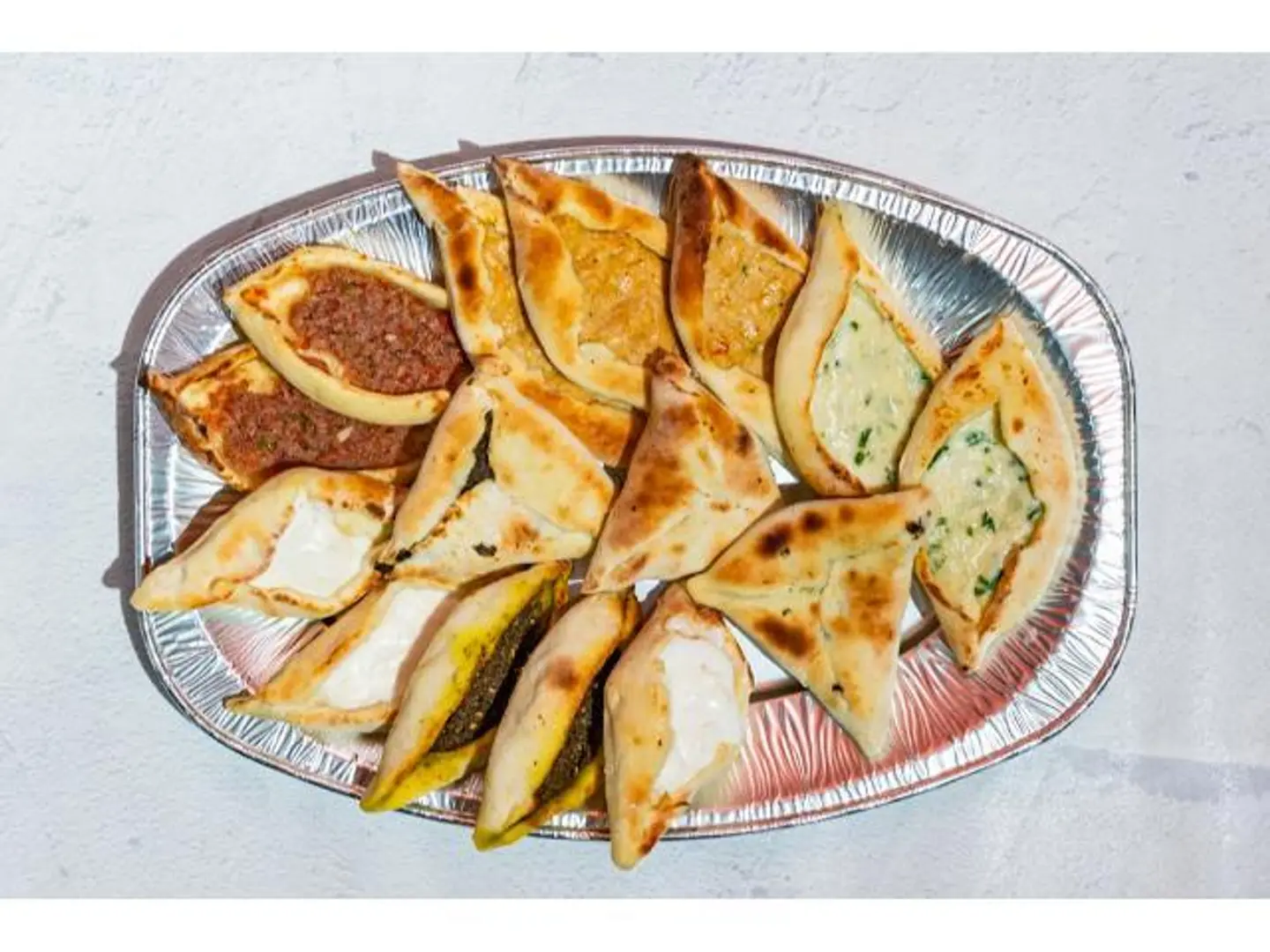 صحن معجنات مشكل