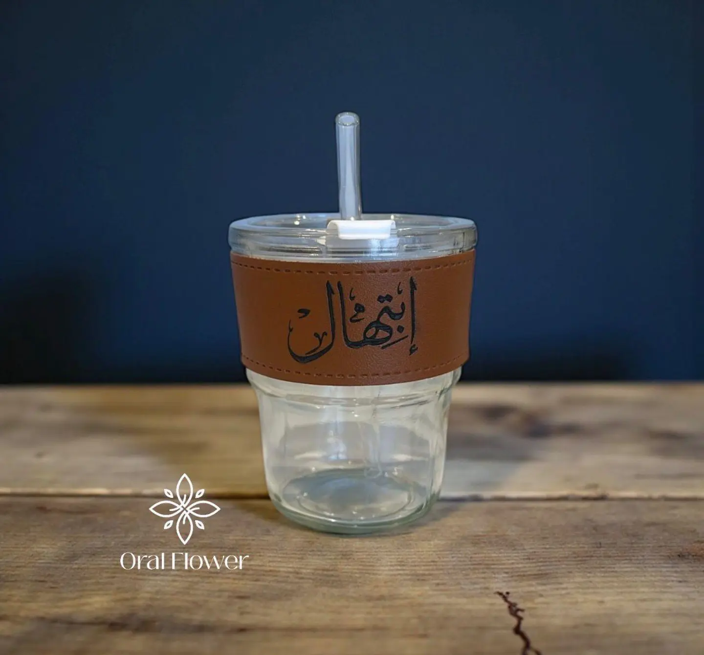 اكواب زجاج بني