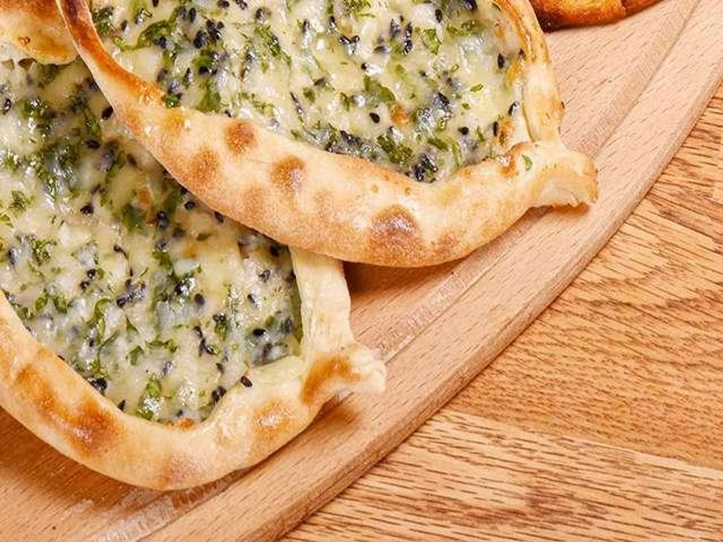 فطيرة لبنة بالزعتر