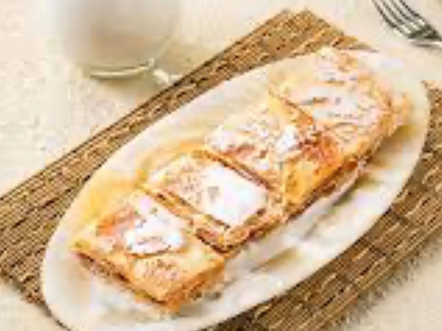 Middle Cream