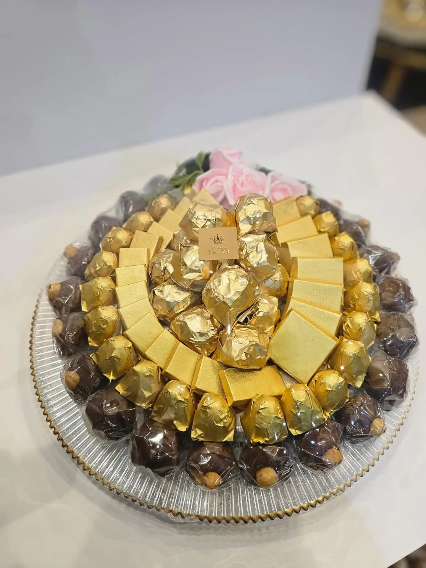 صحن دائري حواف ذهبي