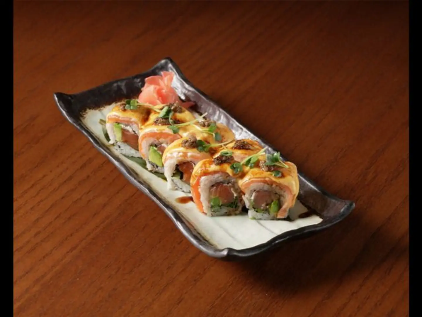Flamed Salmon Roll 4 Pcs