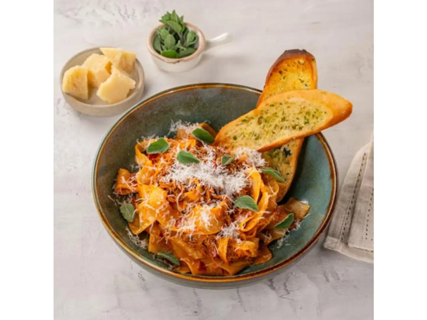 بابارديل بصلصة اللحم الغني