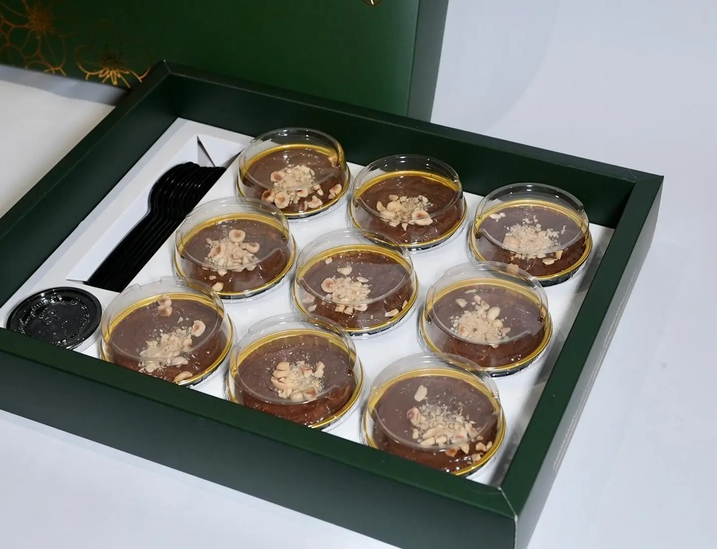 Basbousa Cups Box With Chocolate