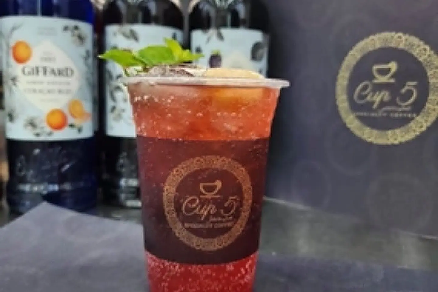 مشروب طاقة مع الموهيتو