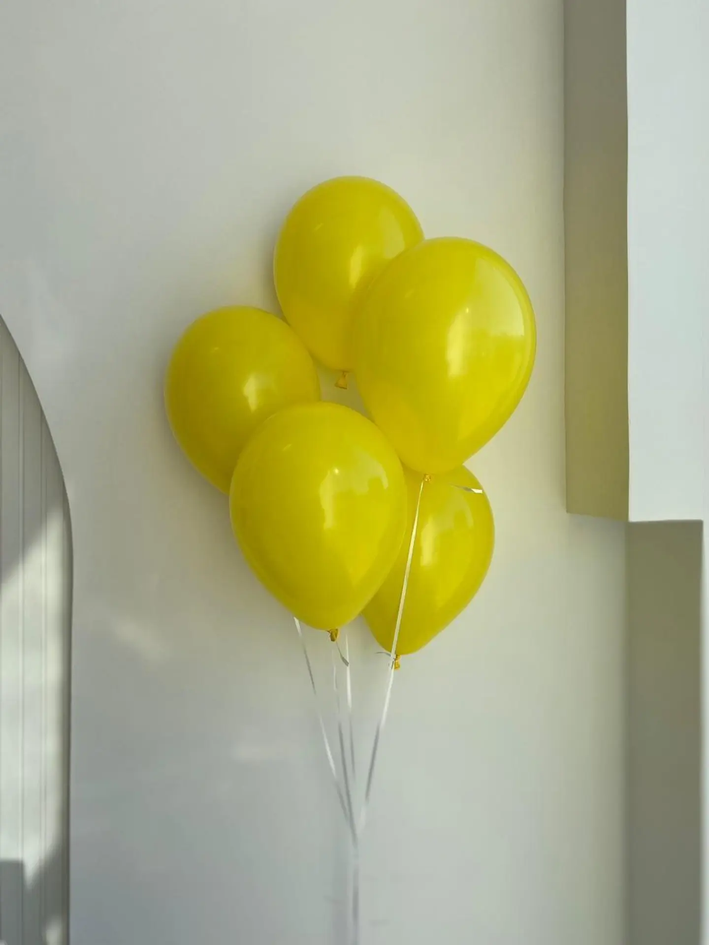 بالونات هيليوم صفراء