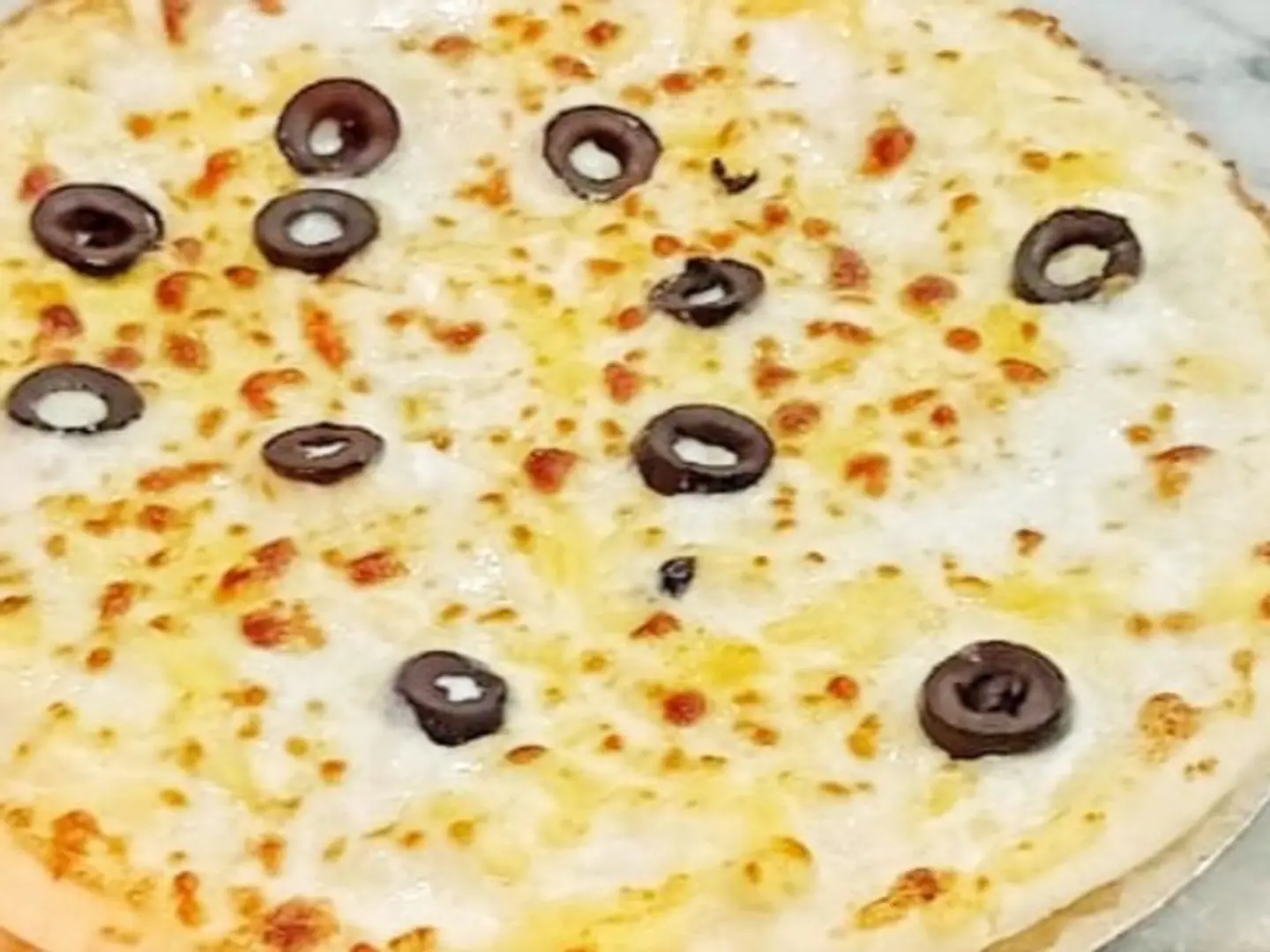 بيتزا بيض بالجبن