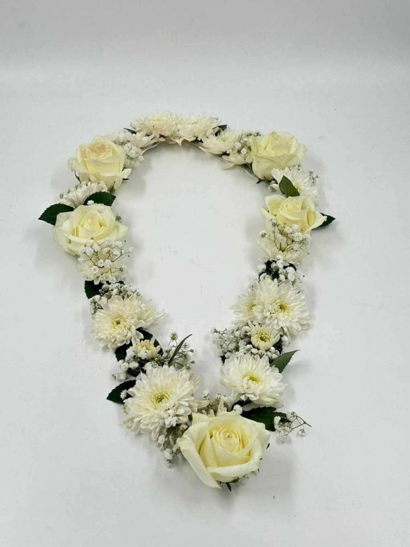طوق ورد ابيض