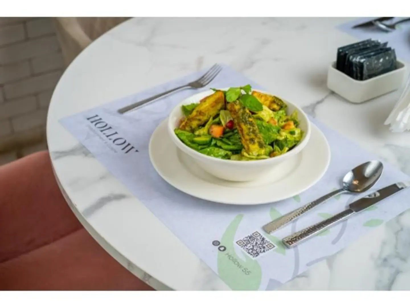 سلطة حلوم بيستو