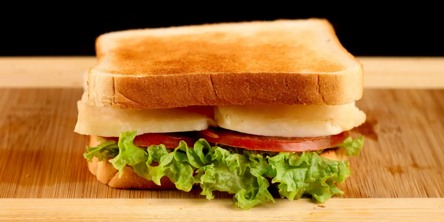 ساندوتش جبن عكاوي