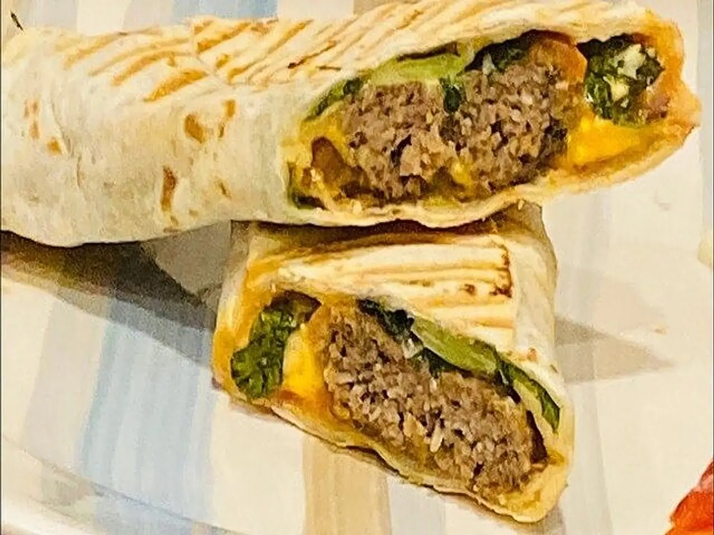 ساندوتش كفته مشويه خبز تورتيلا