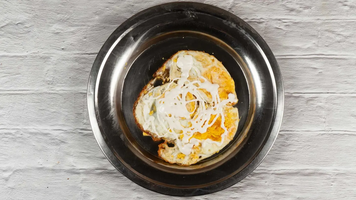 بيض عيون جبن سائل