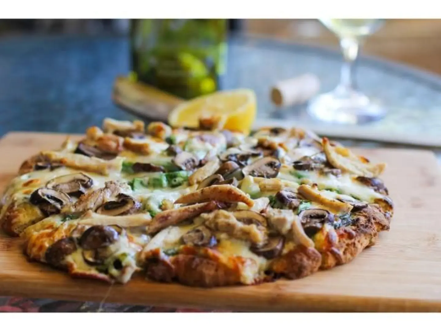 بيتزا دجاج بالمشروم