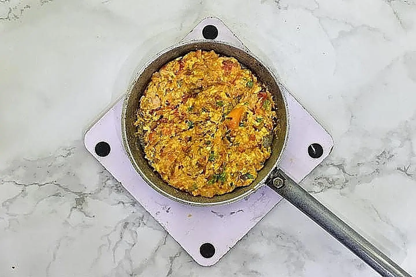 Tuna With Eggs On Hot Stone