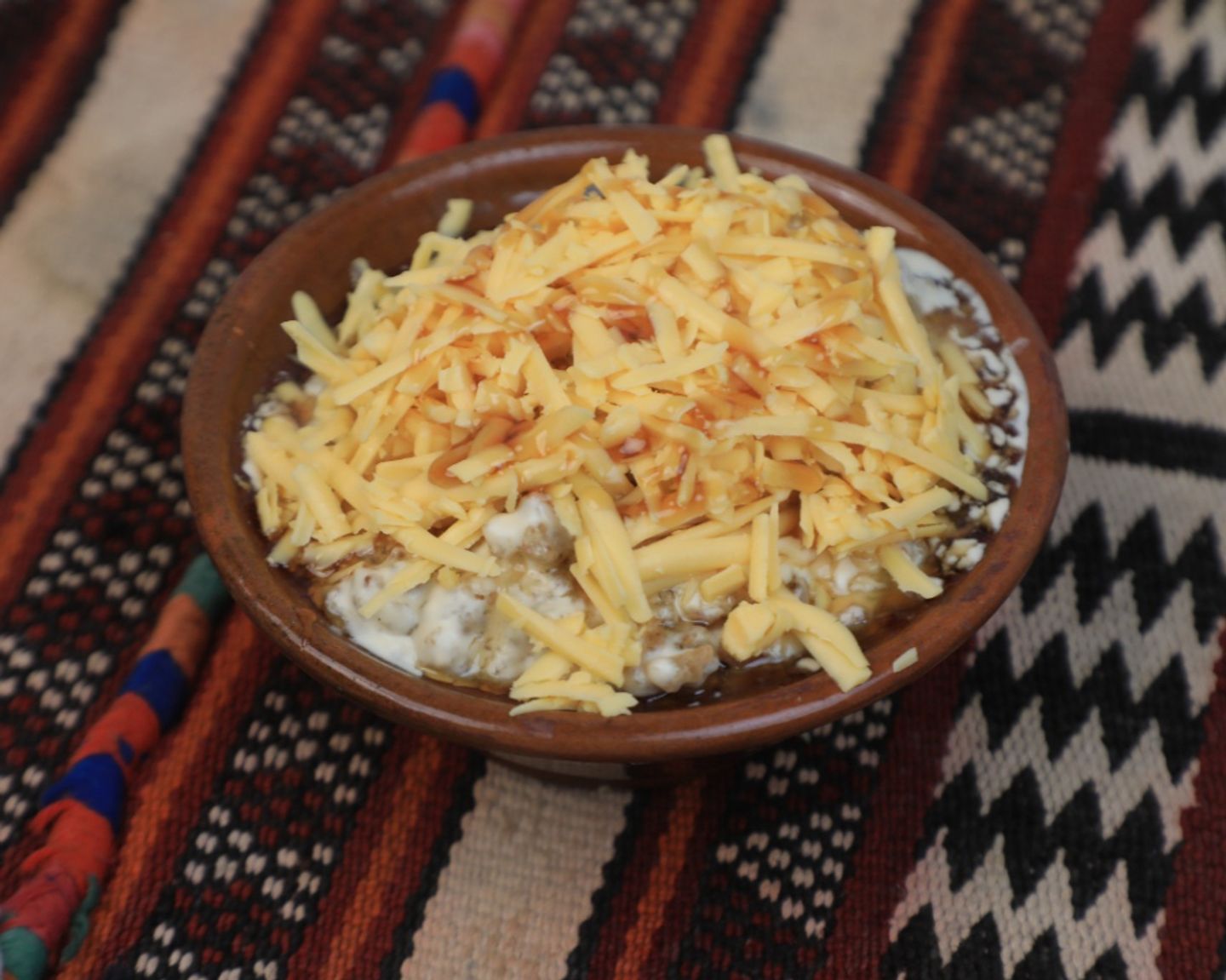 معصوب قشطة وعسل وجبن وكورن فليكس