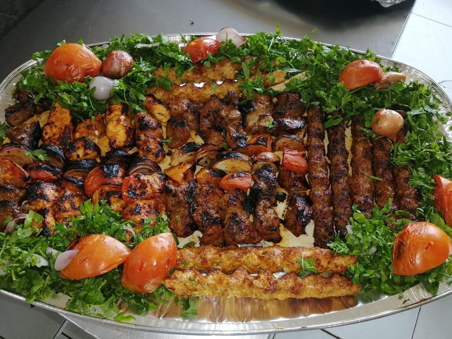 صحن مشاوي عائلي 18 سيخ   مقبلات  طبقين رز