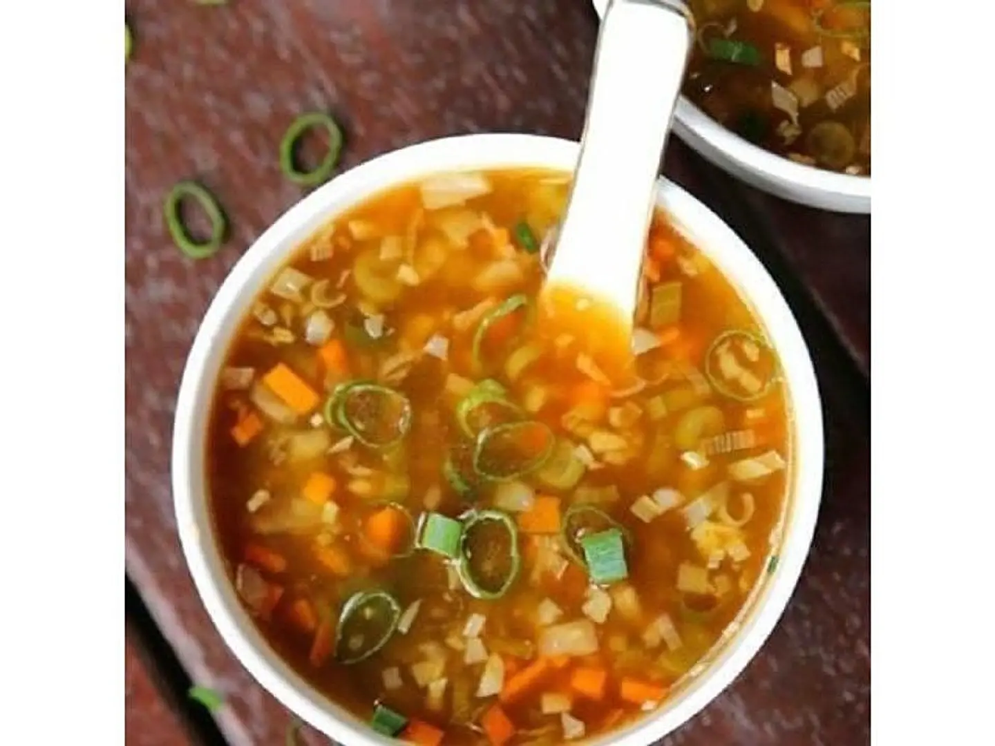 شوربة دجاج حارة وحامضة