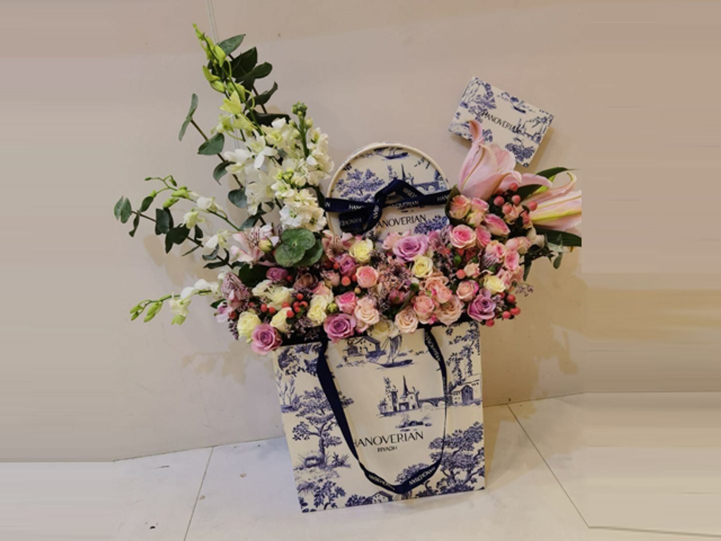 Hanoverian Chocolate 450 Grams With Natural Flowers Zzz