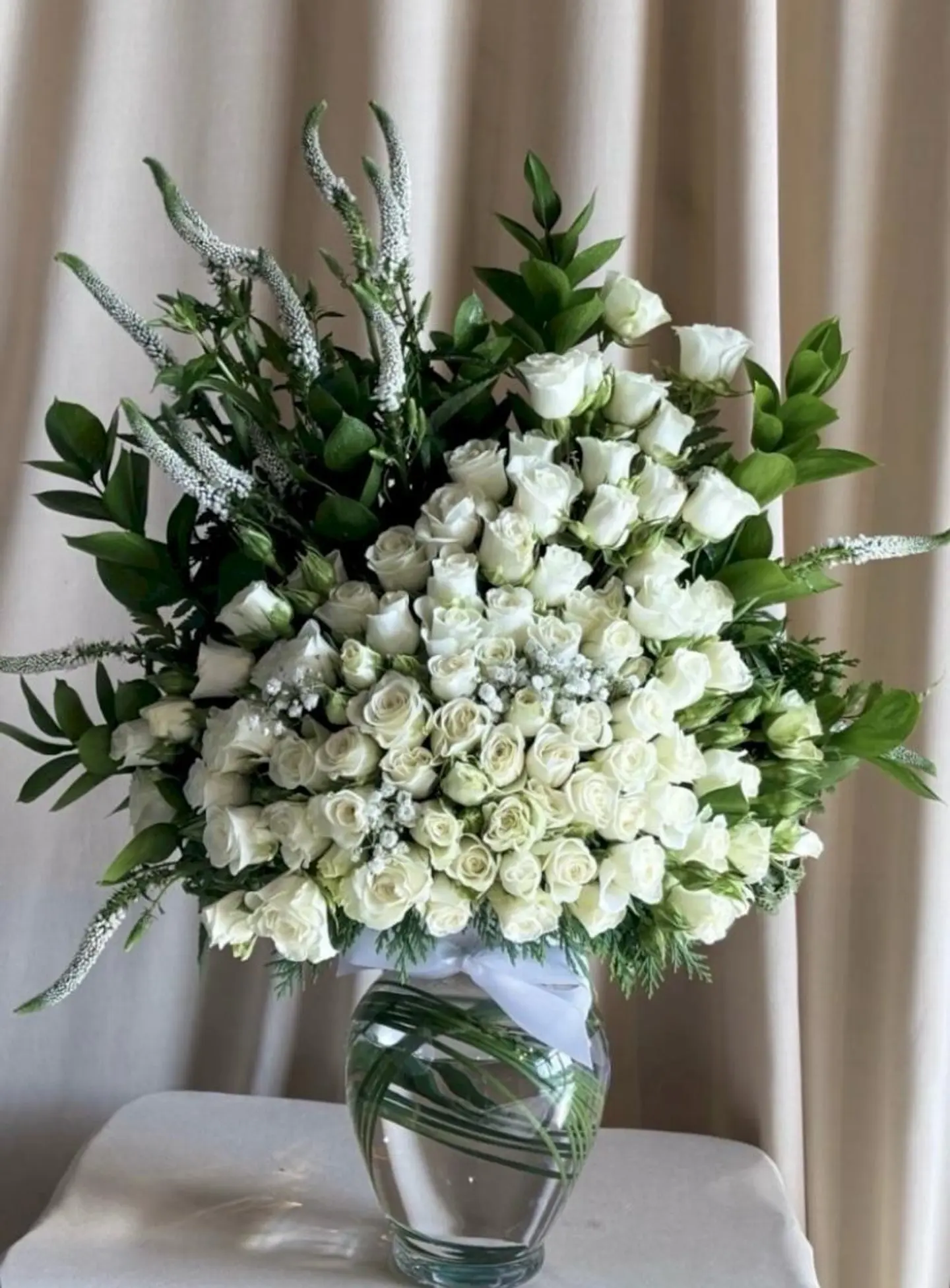 فازة لون ابيض