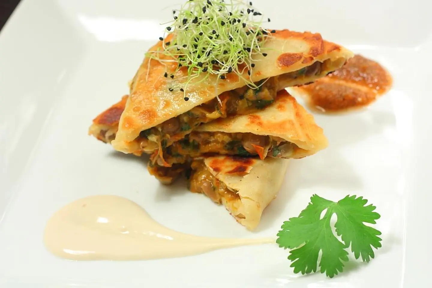 مطبق بالفول