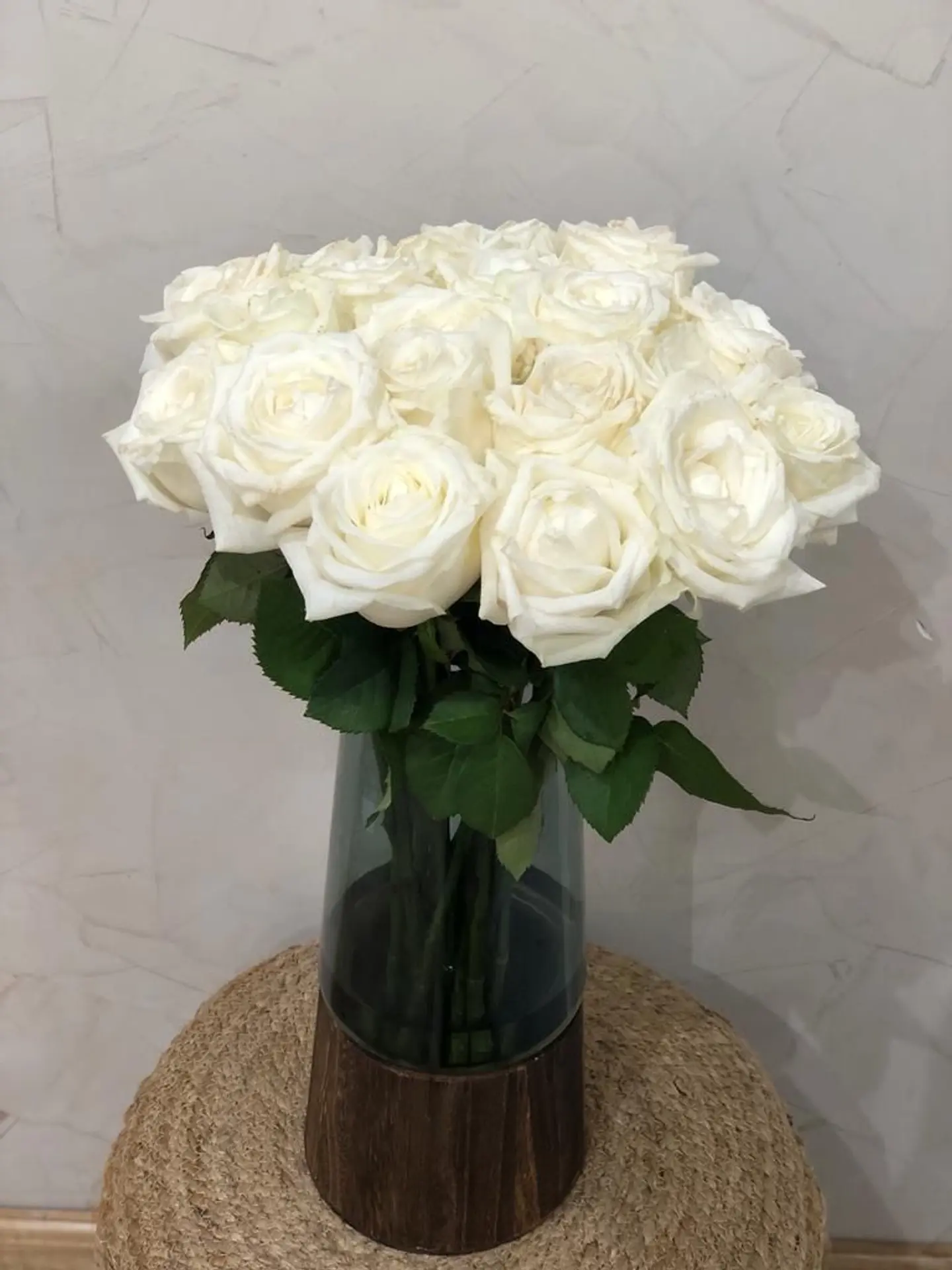 فازة ورد ابيض