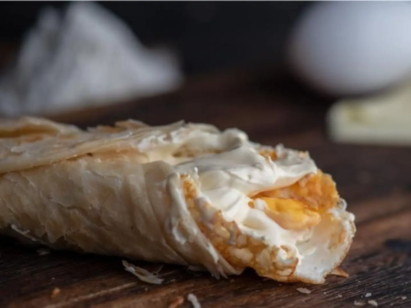 شباتي بيض جبنتين