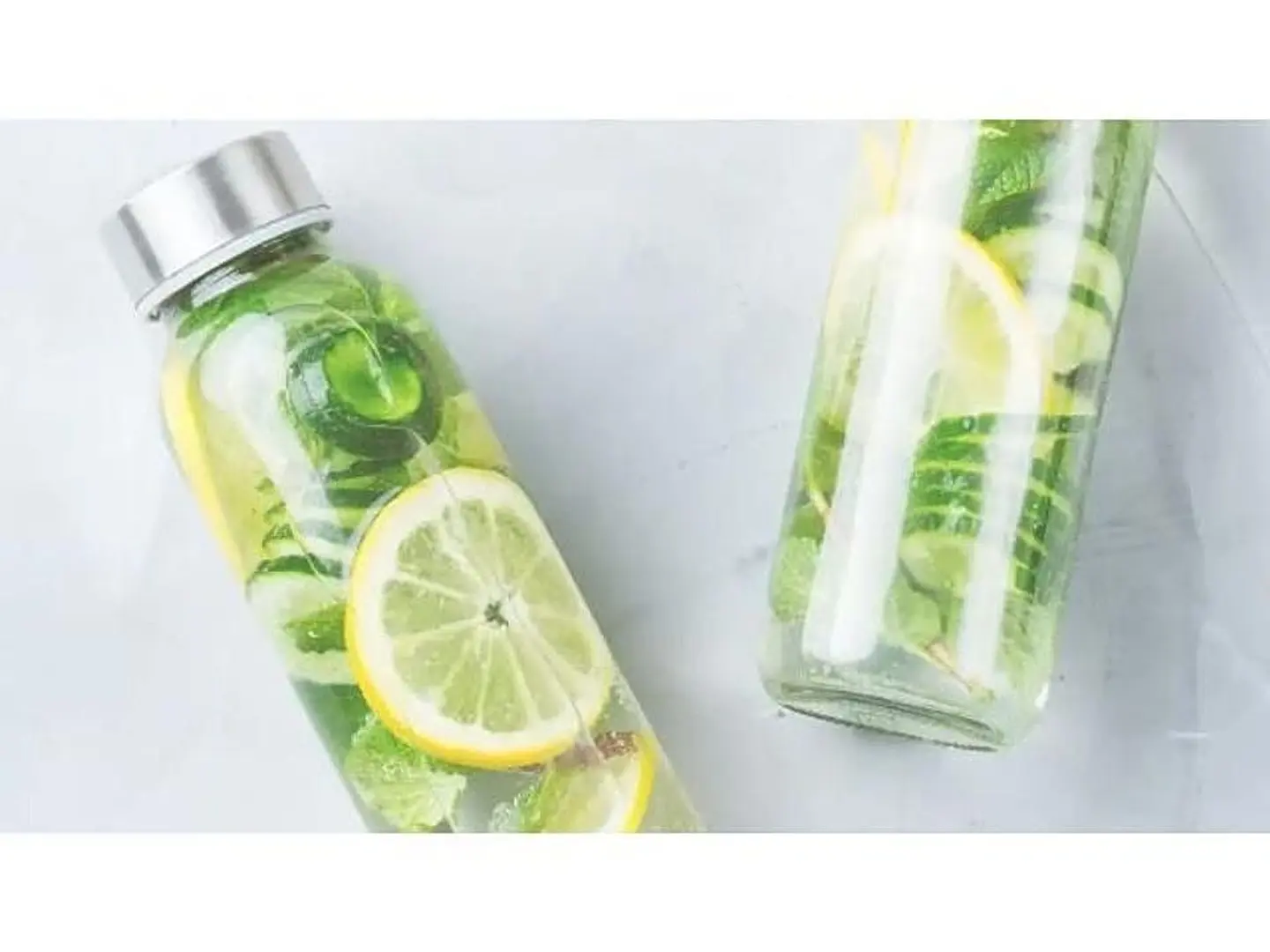 سفن آب بالليمون طازج