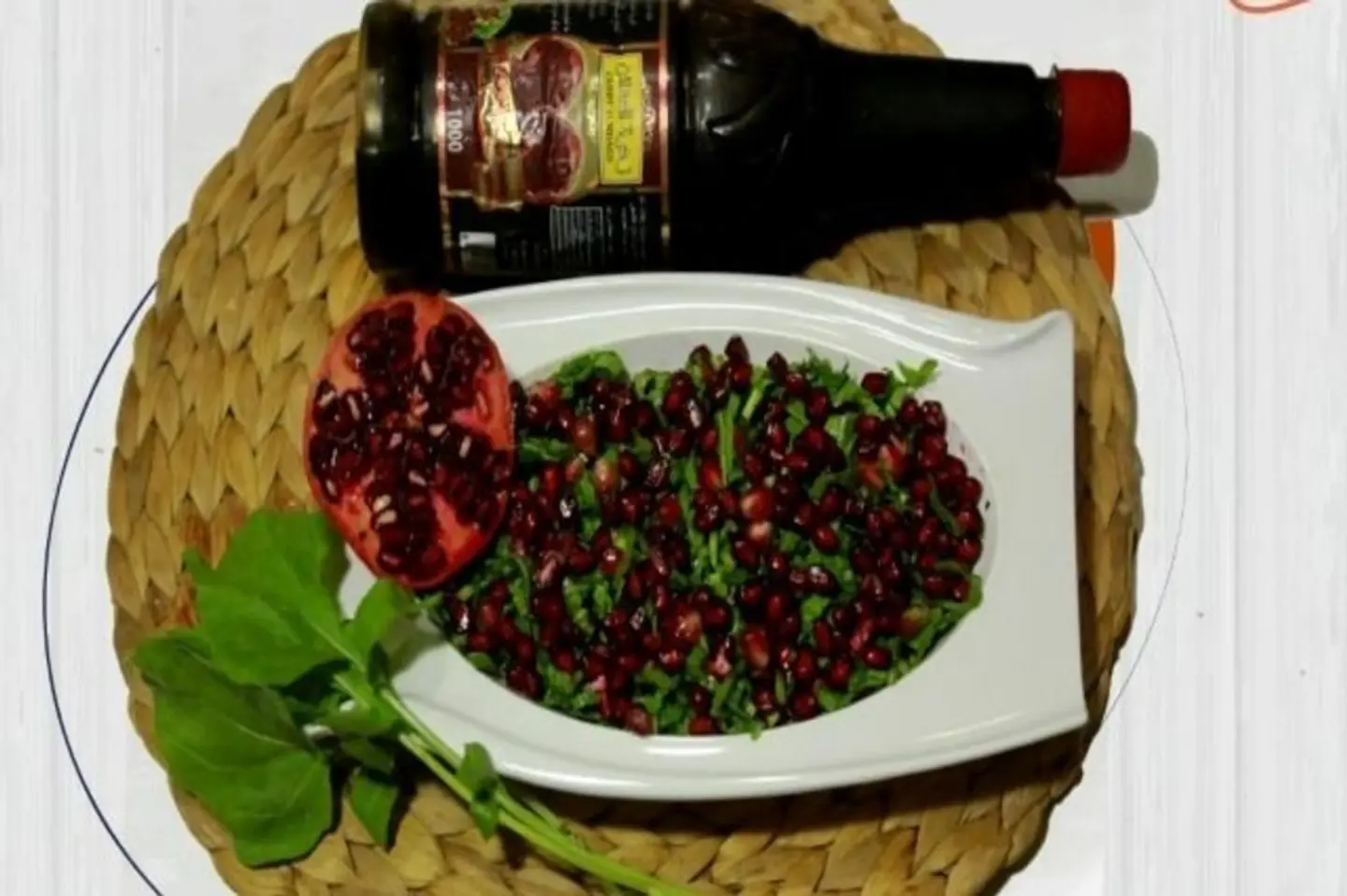 سلطة جرجير بالرمان