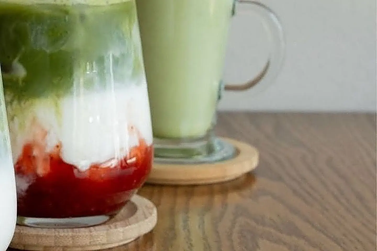 ماتشا لاتيه بالفراولة