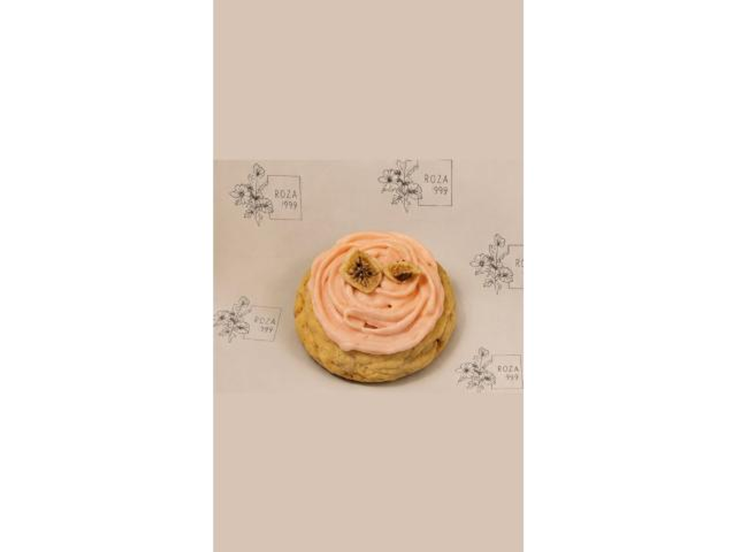 Cookie Filled With Belgian Chocolate And Cheesecake Sauce