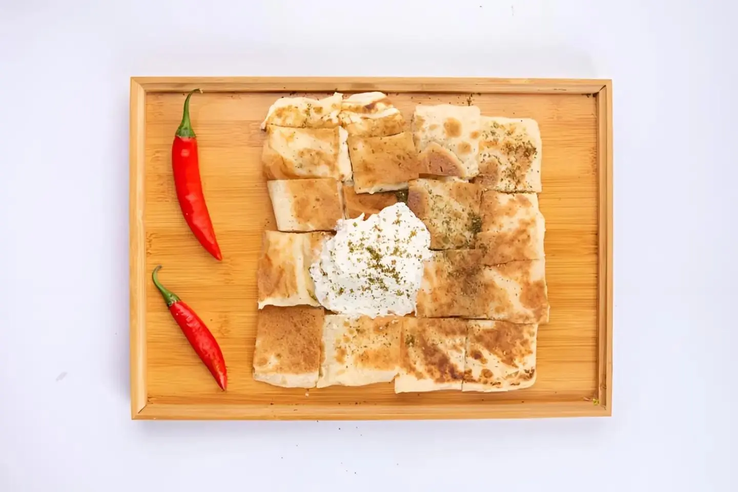 مطبق جبن بيضاء